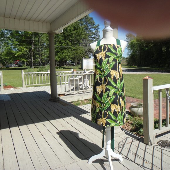 2 pocket apron - Picture 1 of 3